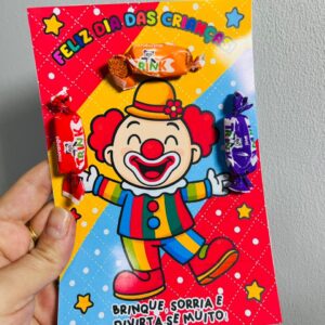 Palhaço malabarista dia das crianças